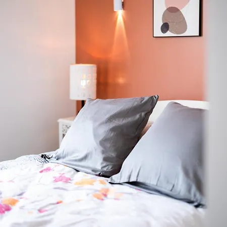Chic&cosy 1-bedroom Apart,2 Min Metro,10 Min Paris Apartment