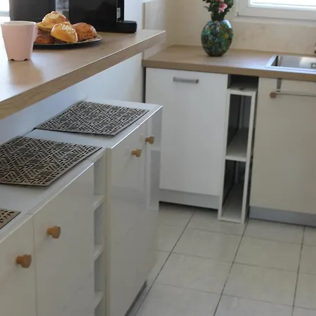 Chic&cosy 1-bedroom Apart,2 Min Metro,10 Min Paris Apartment *